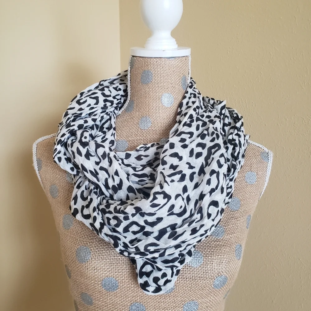 Cejon leopard lightweight infinity scarf